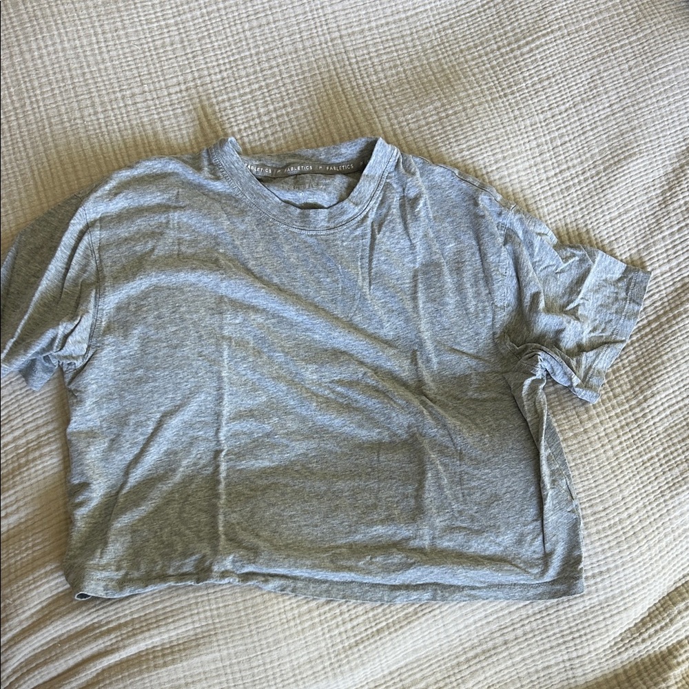 Fabletics crop grey tshirt